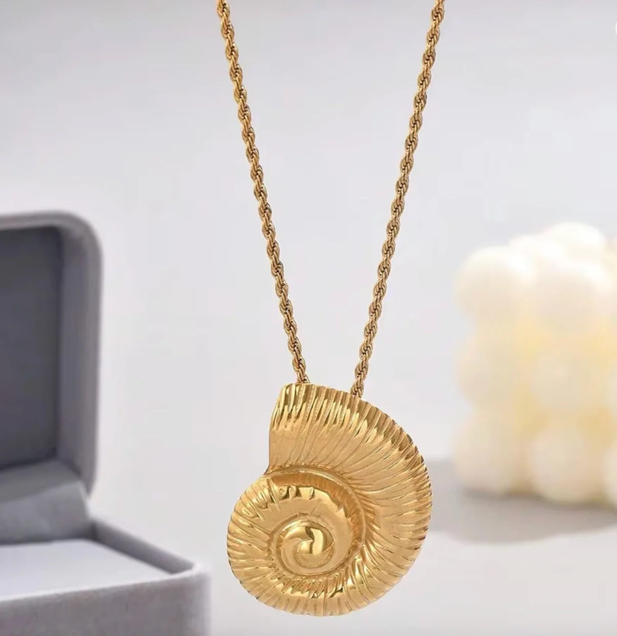 Halskette mit Muschel-Anhänger